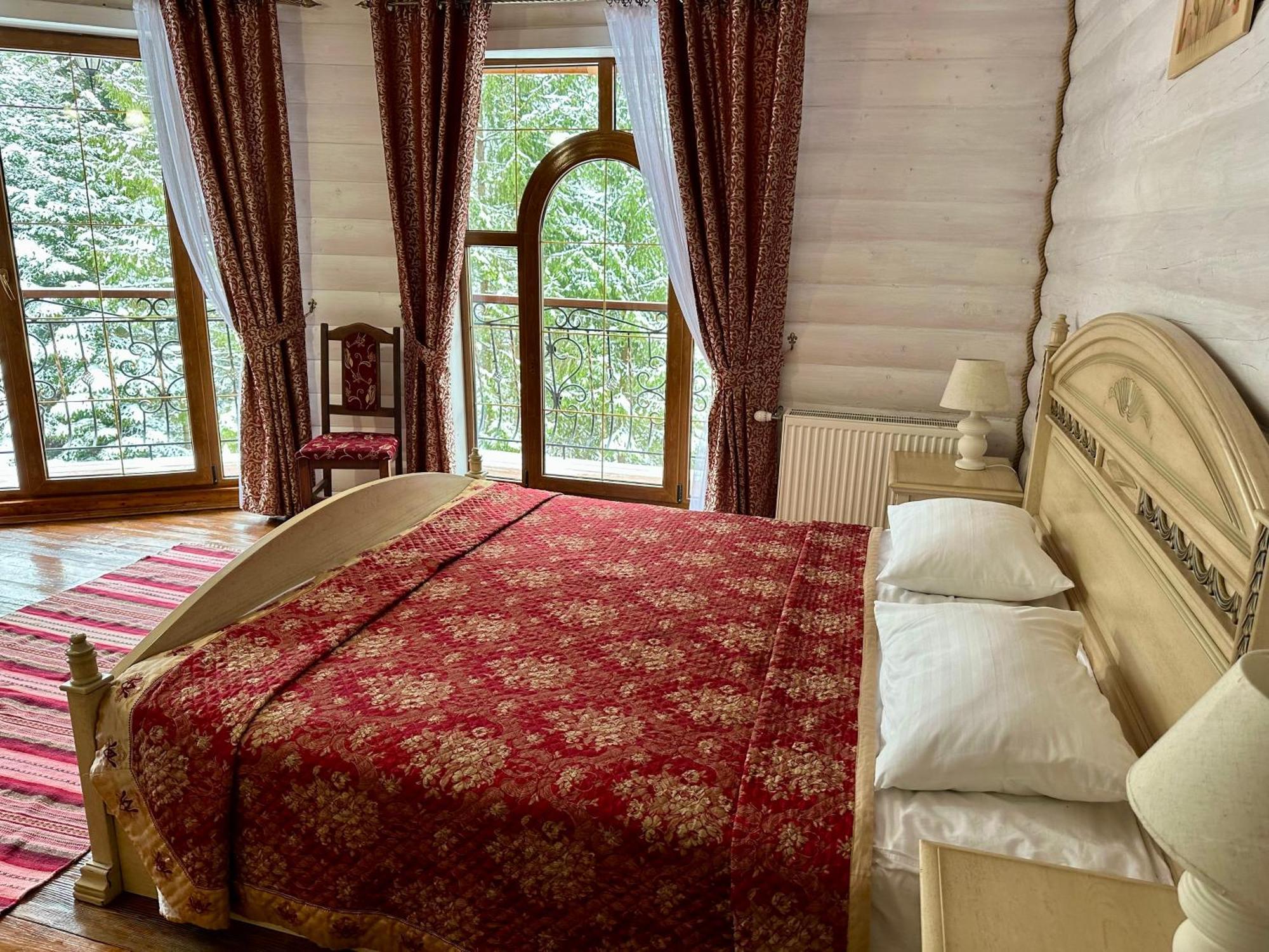 Hotel Dykyi Med Tatariv Exteriör bild