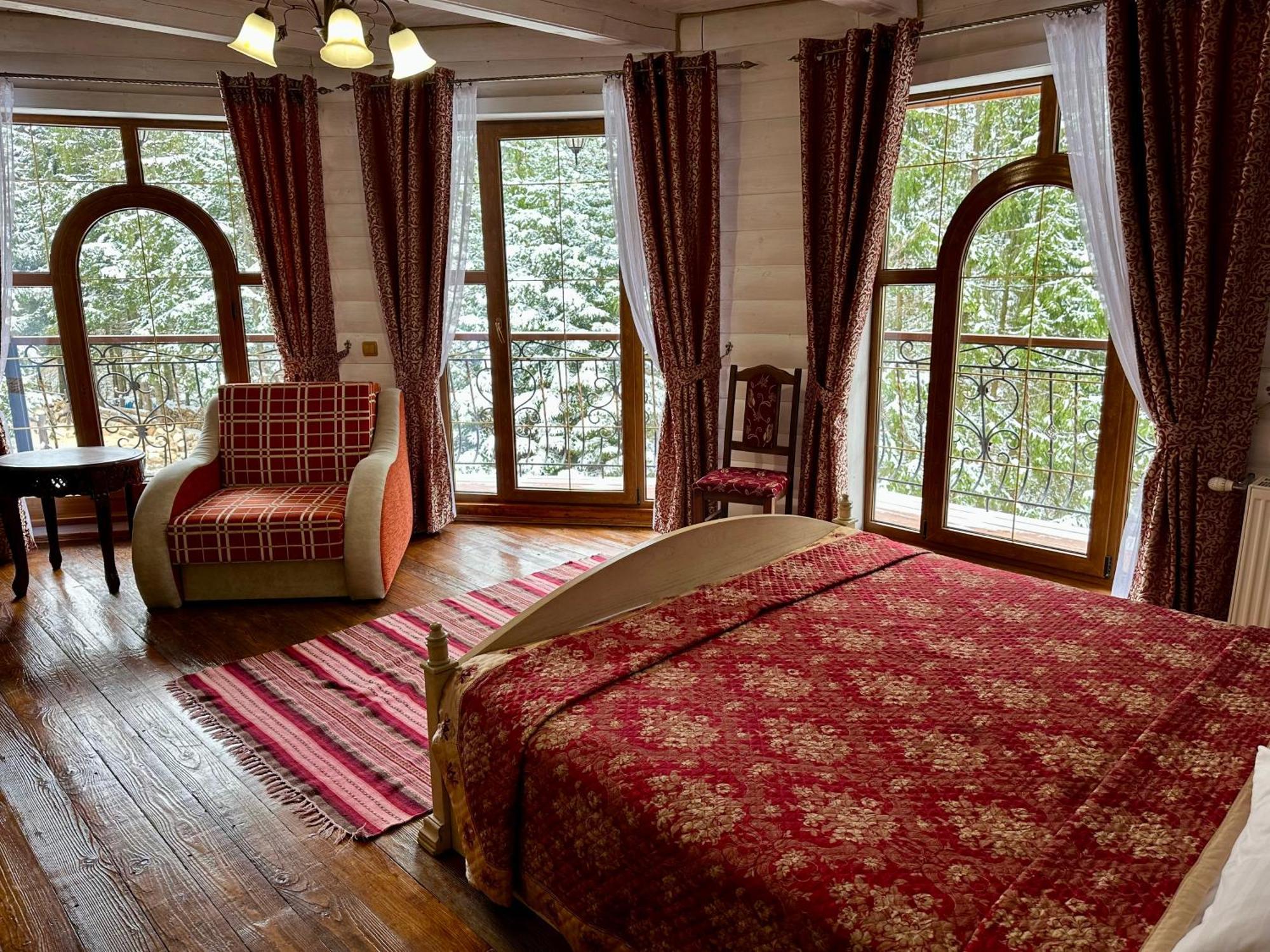Hotel Dykyi Med Tatariv Exteriör bild