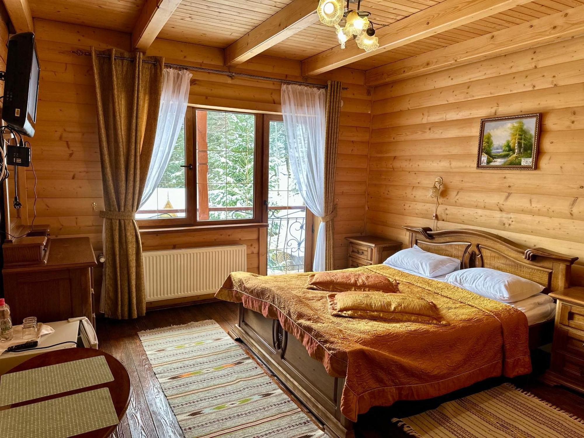 Hotel Dykyi Med Tatariv Exteriör bild